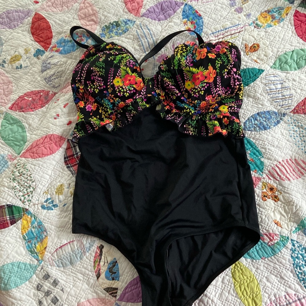 Woman’s One-piece UK 14 Swimsuit